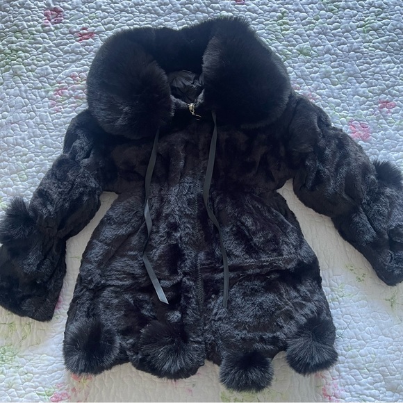 Elegant girls faux fur coat, girls winter coat - Picture 2 of 3